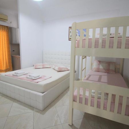 Andy Apartments Sarandë Buitenkant foto