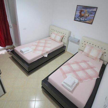 Andy Apartments Sarandë Buitenkant foto